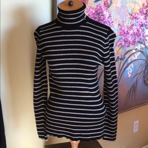 Like new Ralph Lauren Black & Gold Turtleneck XL